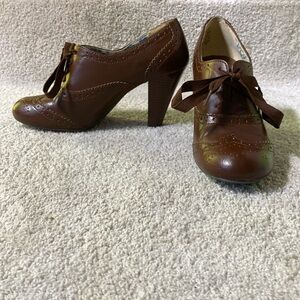 American Eagle Brown Court Vintage Style Boot Heel, Size 8